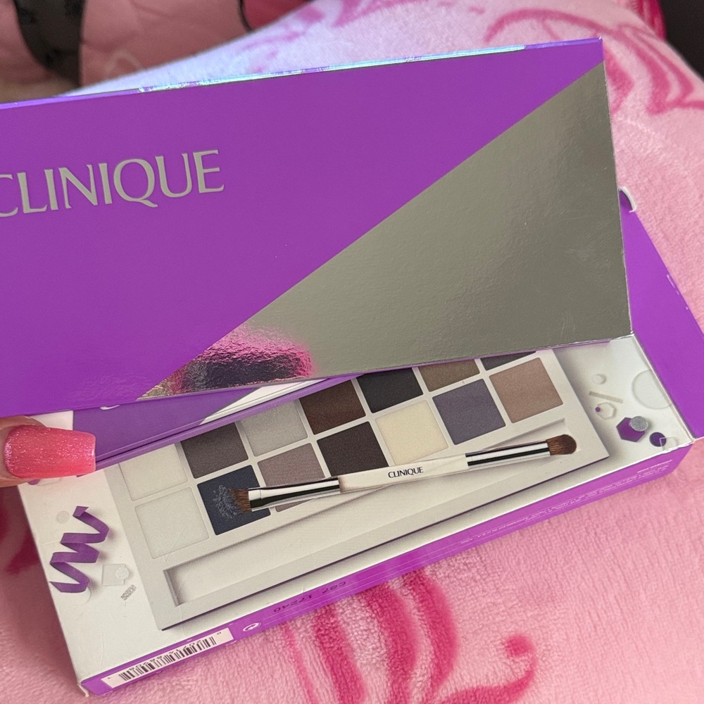 Clinique Eyeshadow Palette - Purple and Silver Hues